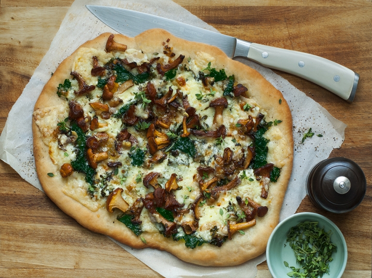 Chanterelle, Kale and Emmental Pizza