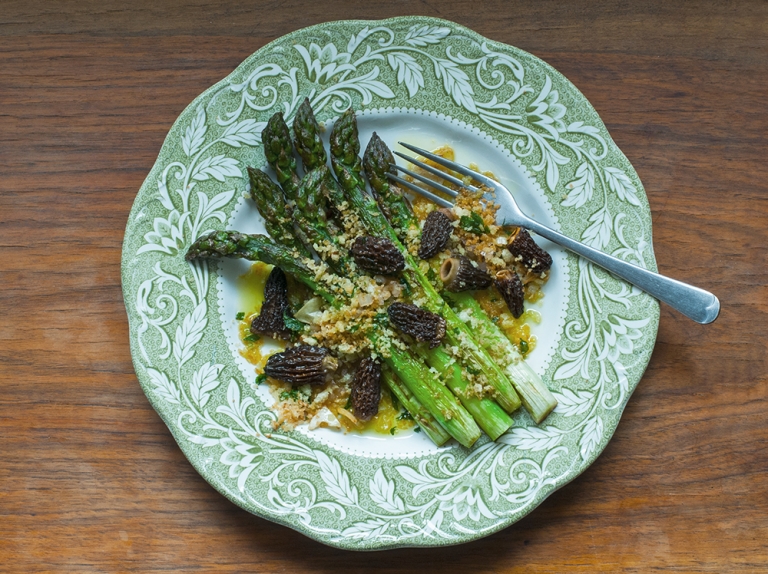 Morels with Asparagus and Garlic Crumbs
