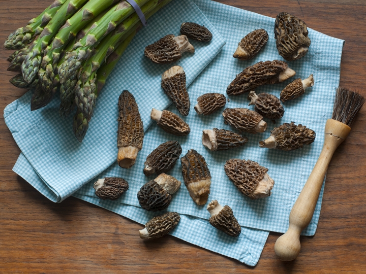 Morels with Asparagus and Garlic Crumbs