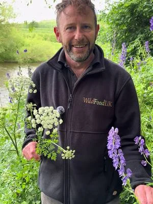 The 2 most toxic plants in the UK! #wildfooduk #foraging #foragingcourses #wildfood...
